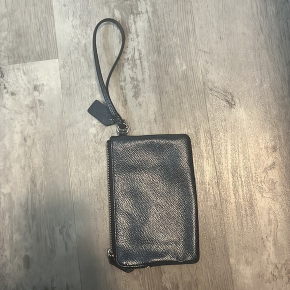 Coach wristlet - Picture 2 of 3